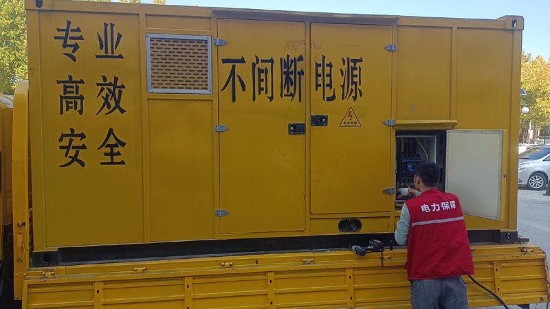 芙蓉柴油发电机组和UPS电源配合使用时，如何避免切换过程中的电力中断？