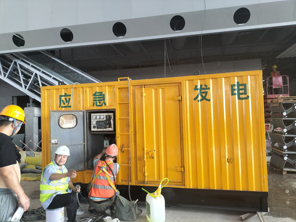 芙蓉怎样判断空气滤清器是否需要更换？